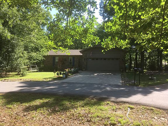 Front from cul-de-sac median