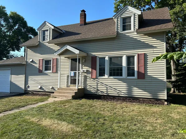 24 W 3rd St, Waconia, MN 55387