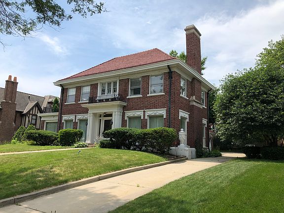 3rd image of 3021 N Lake Dr