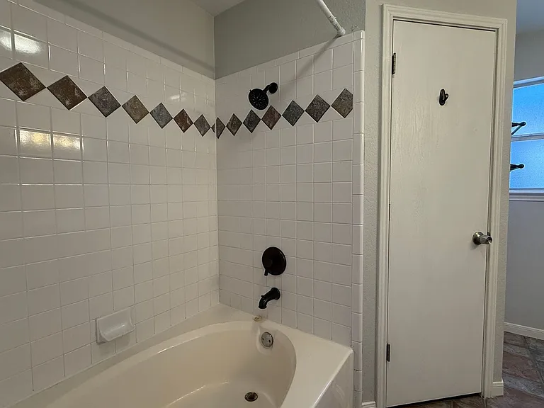 1820 Fleetwood Dr — Photo 17