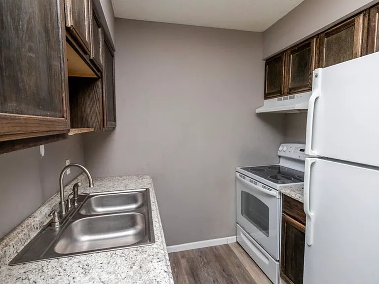 112 Redwood Rd — Photo 2
