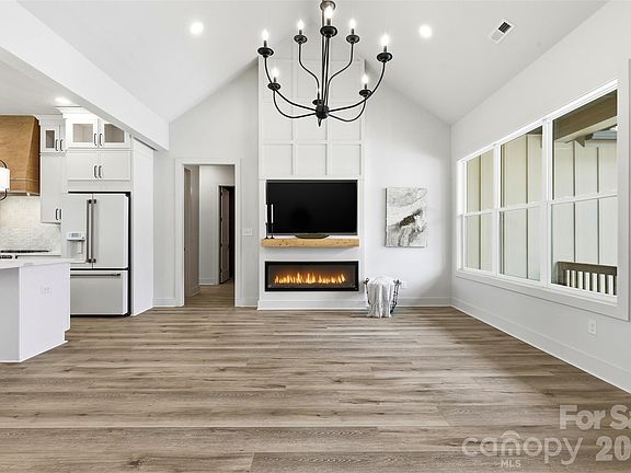 5th image of 3812 Church Hill Ln