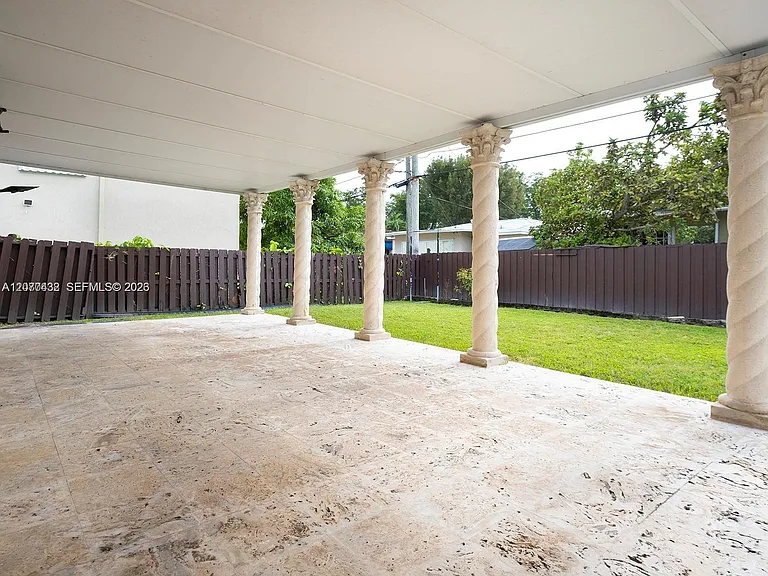 6102 SW 13th St — Photo 14
