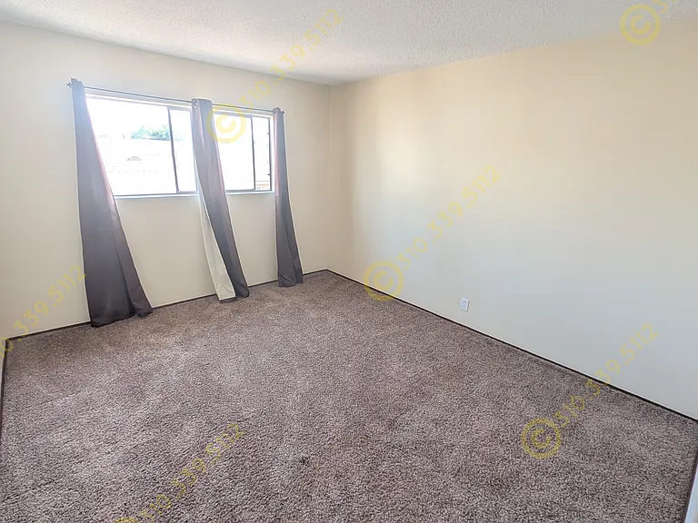 5443 E 6th St — Photo 15