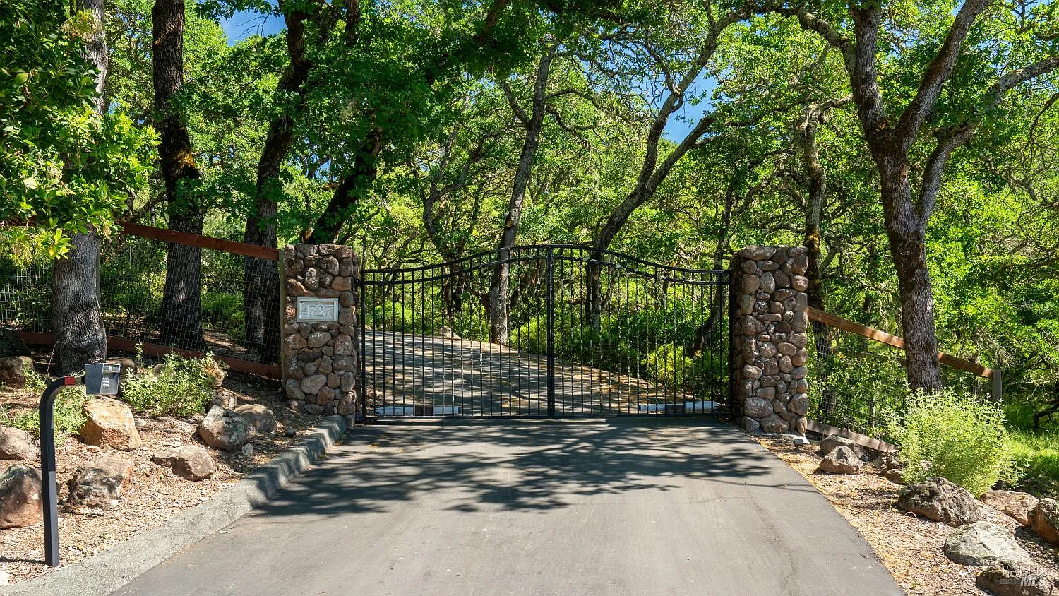 4727 Muirfield Court - Photo 2