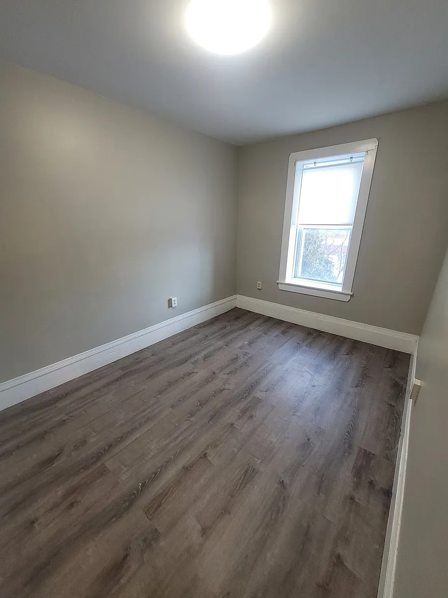 Building Photo - 649 S Summer St #2L