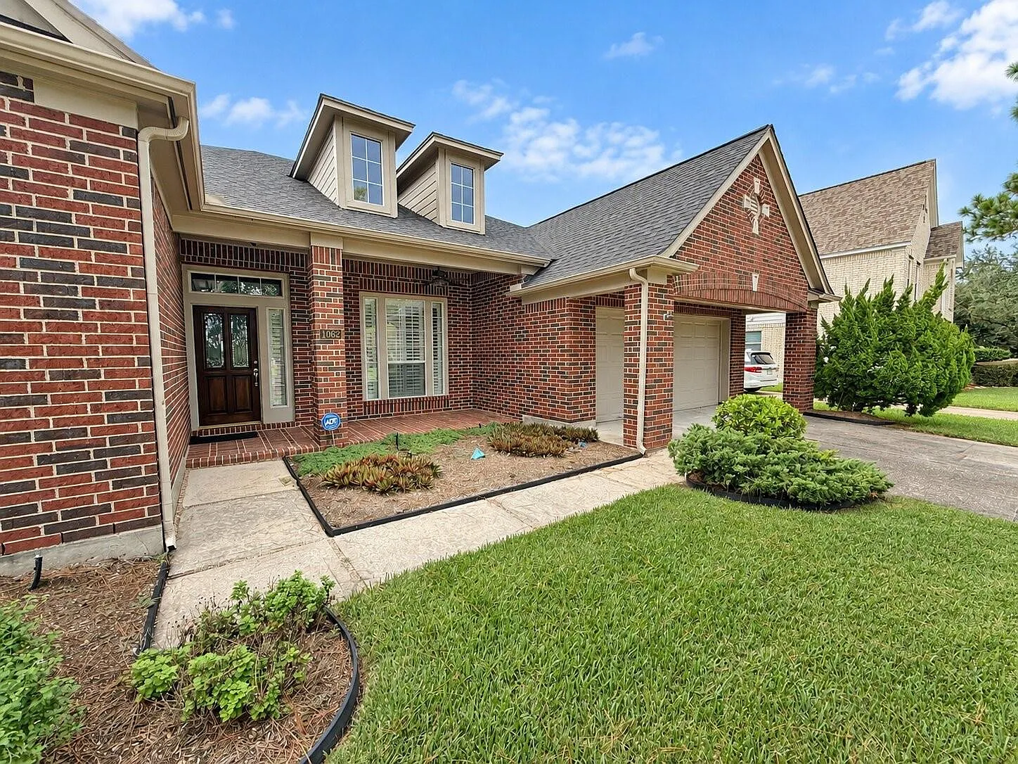 4 bed, 3.0 bath, 3020 sqft, $3,600 — Photo 2