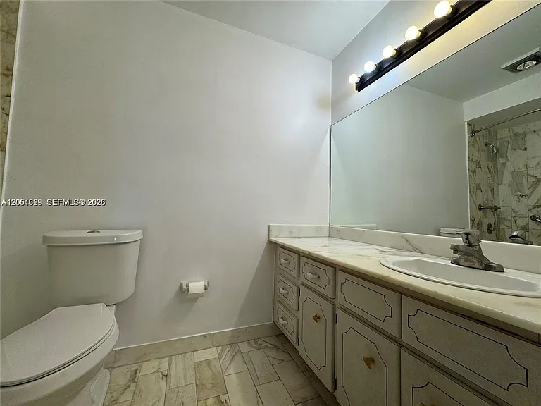 2600 NE 135th St #4J-A — Photo 17