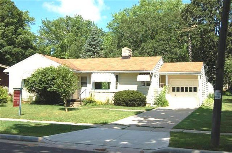 2nd image of 840 S Lewis St