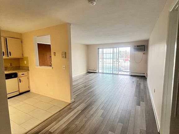 2nd image of 20 Williamsburg Ct Unit 14