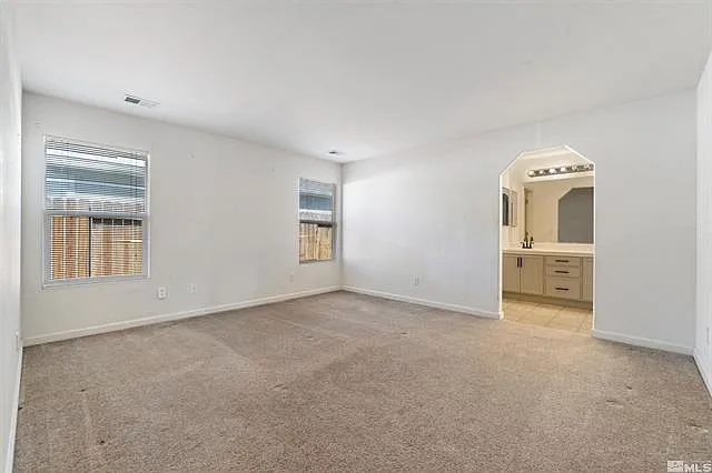 4 bed, 2030 sqft, $2,850 — Photo 4