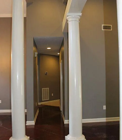 325 Pinewood Ln — Photo 18