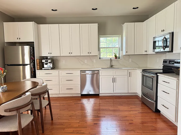 35 Lois Ln — Photo 1