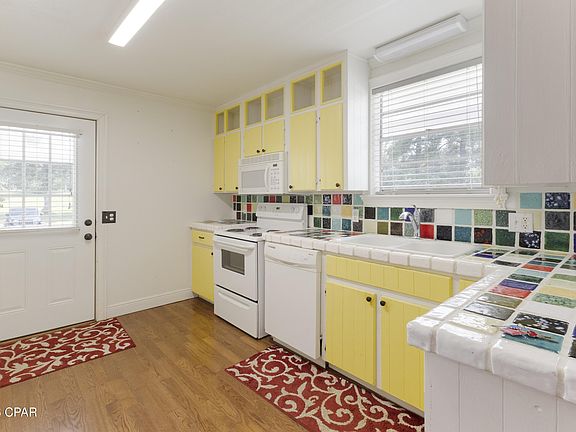 4th image of 825 Jones Ct
