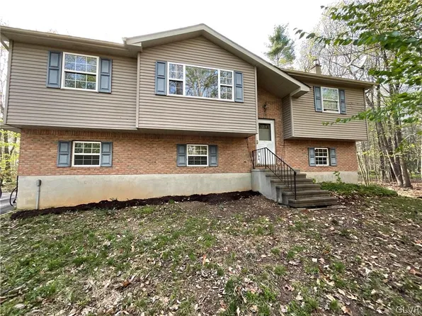 302 Richard Dr, Long Pond, PA 18334