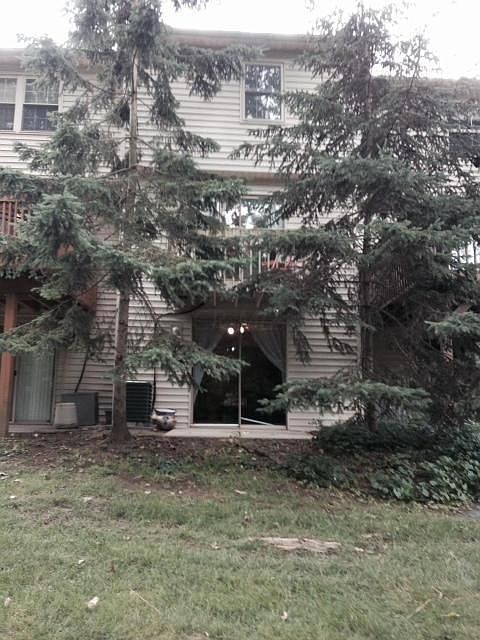 2nd image of 471 W Foxtrail Cres
