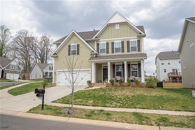 1st image of 615 Lakeview Dr