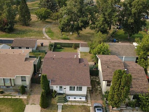 2nd image of 96 Simpson Cres SE