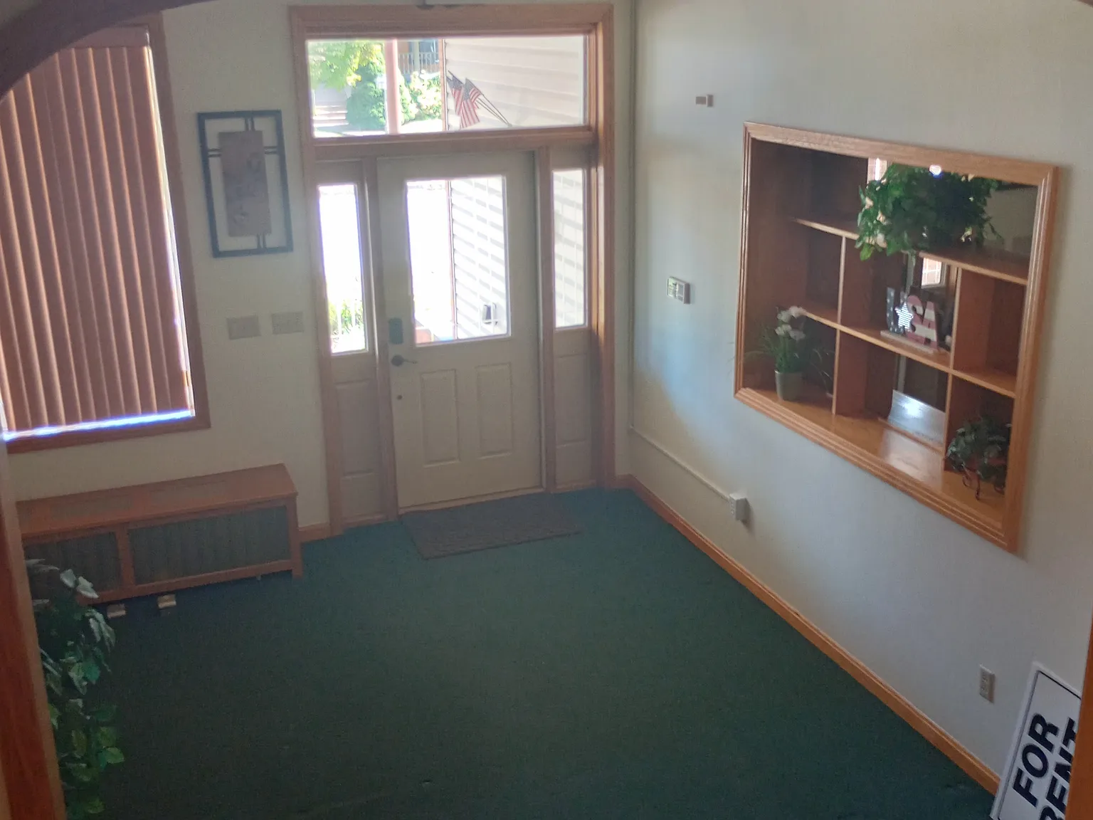 3 bed, 2000 sqft, $1,700 — Photo 3