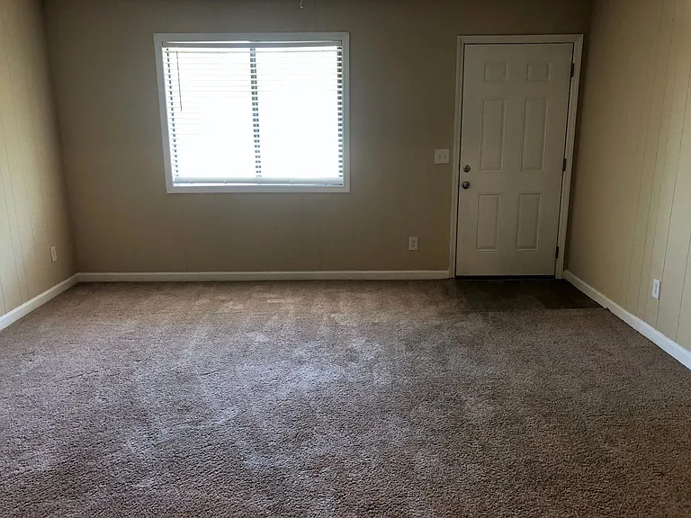 812 Creekside Dr — Photo 7