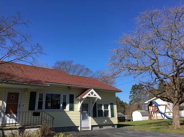 1 Gwendolyn St, East Stroudsburg, PA 18301