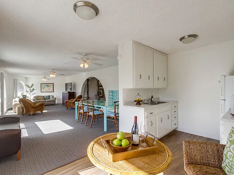 Villa Capri Apartments — Photo 6