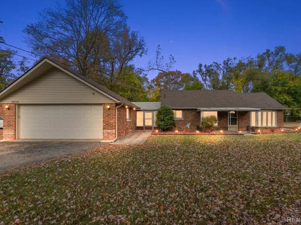 20218 Westland Dr, Southfield, MI 48075