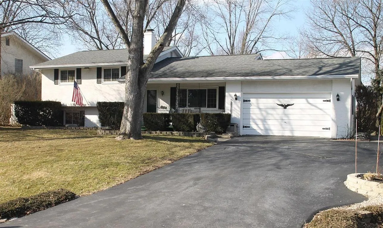 3600 Darbyshire Dr photo 1