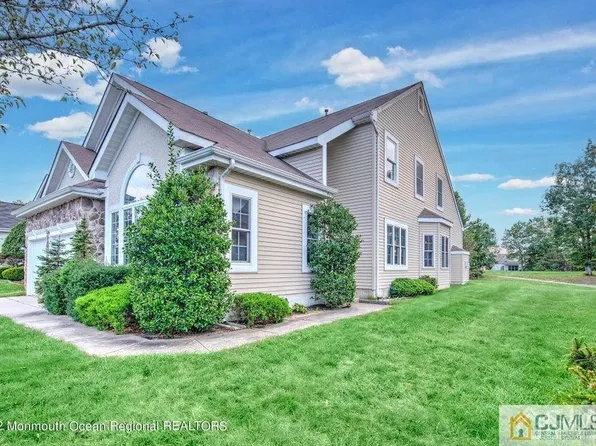 70 Cypress Point Ln, Jackson, NJ 08527