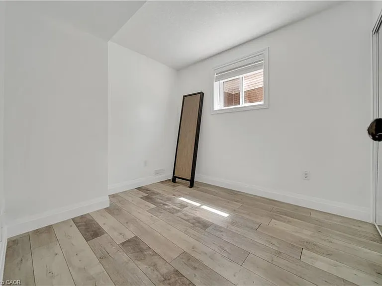 347 Keewatin Ave #LOWER — Photo 7