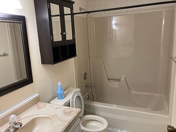 4th image of 1310 Twin Circle Dr