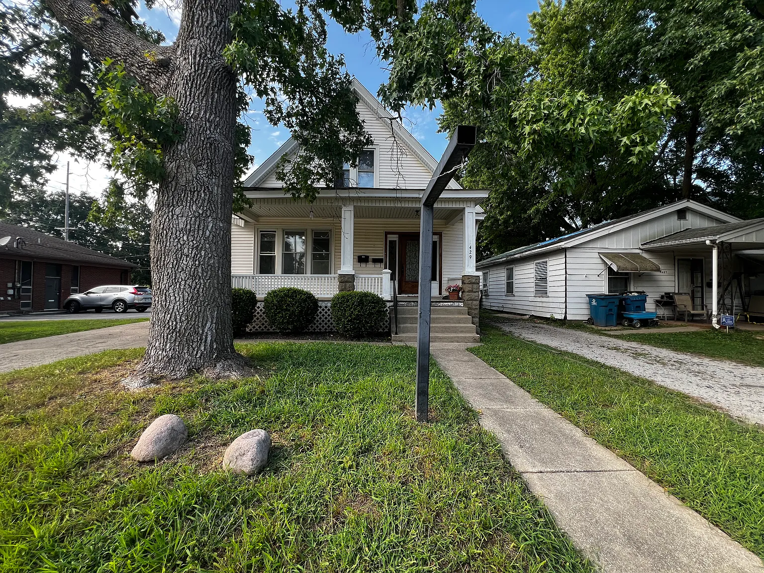 2 bed, 1400 sqft, $1,050 — Photo 1