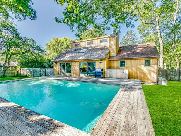 20 Oak Ave, Southampton, NY 11968