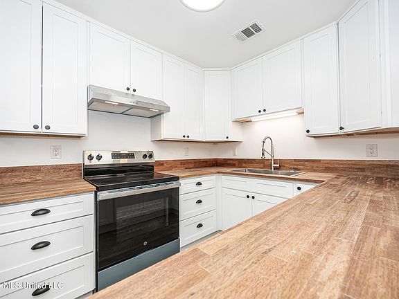 2nd image of 3036 Woodlawn Ave