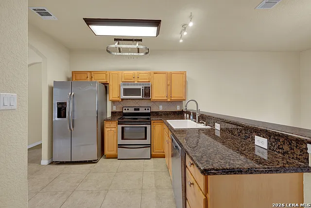 1060 Somerset — Photo 34