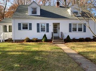 221 Knob Hill Dr, Hamden, CT 06518