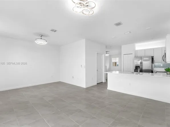 2425 SE 28th Dr #2425, Homestead, FL 33035