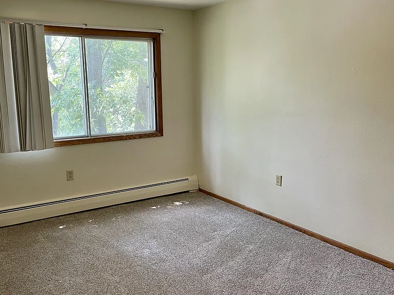 Como Lakes Apartments — Photo 6