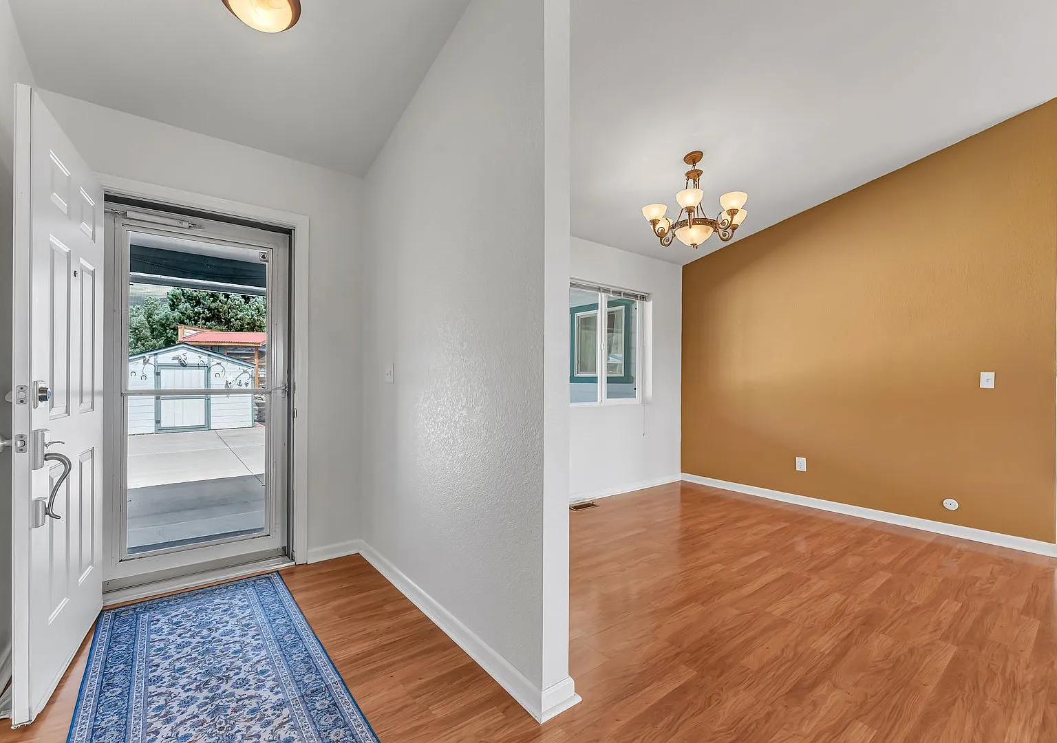 Executive Home with breathless views — Photo 4