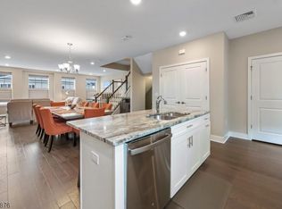 8 Colgate Dr, Morristown, NJ 07960