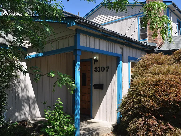 3107 NW Grant Ave — Photo 2