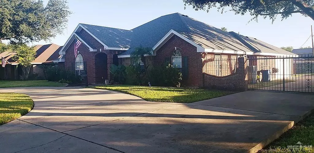4 bed, 3.0 bath, 2505 sqft, $2,400 — Photo 2