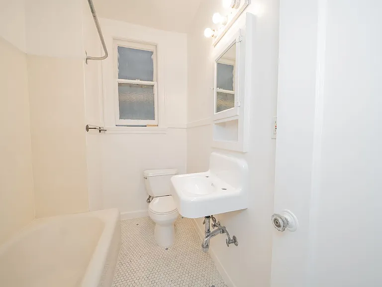 544 37th Street — Photo 9