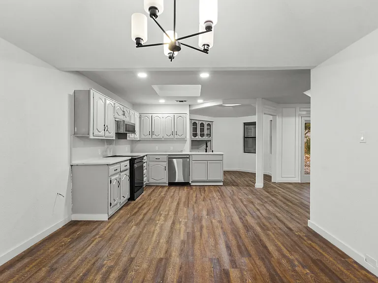 1503 Bellflower Dr — Photo 23