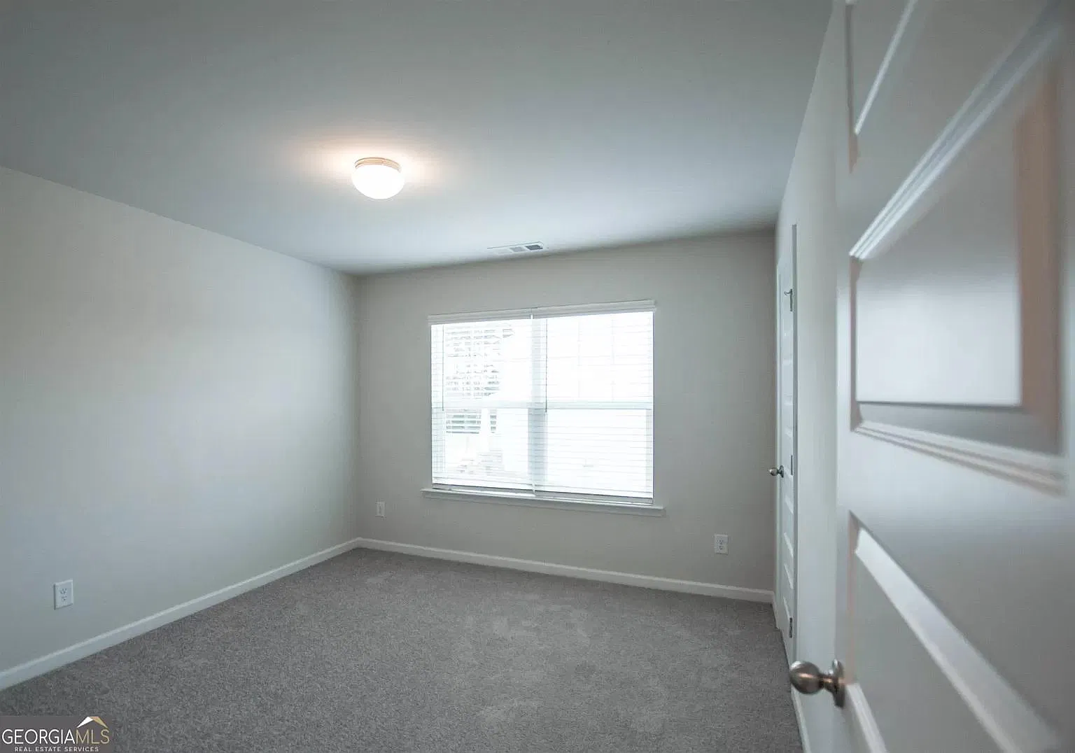 3 bed, 2.5 bath, 1736 sqft, $2,390 — Photo 3