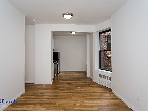4th image of 1324 Lexington Ave #5B