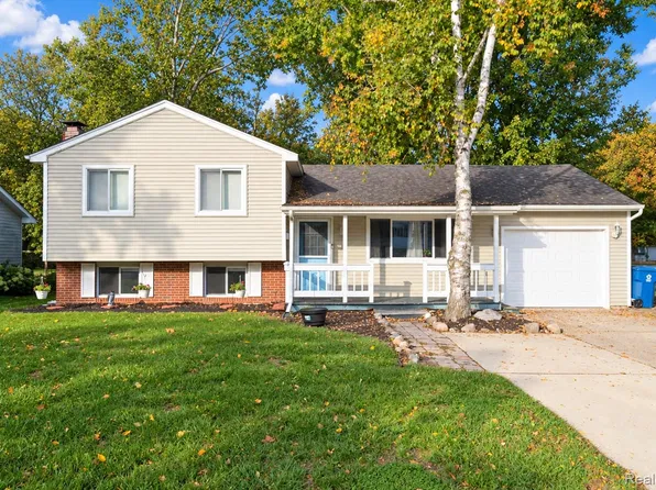 11156 Fuller St, Grand Blanc, MI 48439