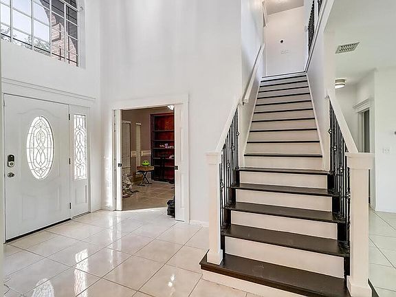 4th image of 7801 Lovain Dr