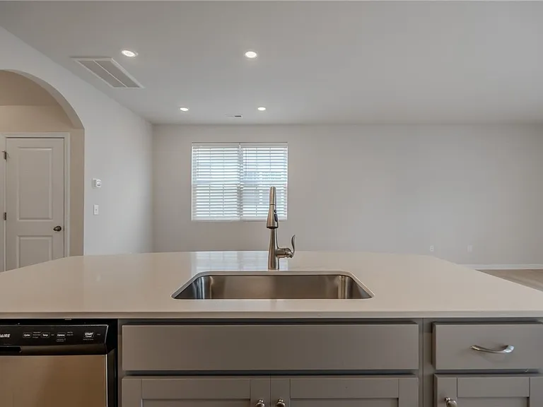 14 Loebner Ln — Photo 7