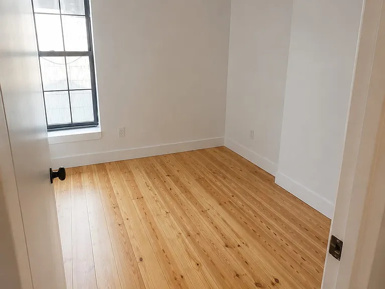 729 Meeker Ave #2C — Photo 7